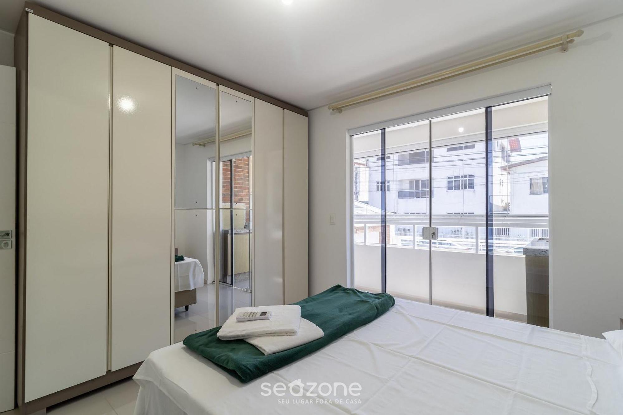 Apto C/ Varanda Loc. Privilegiada Em Bc Bfh0101 * Balneário Camboriú